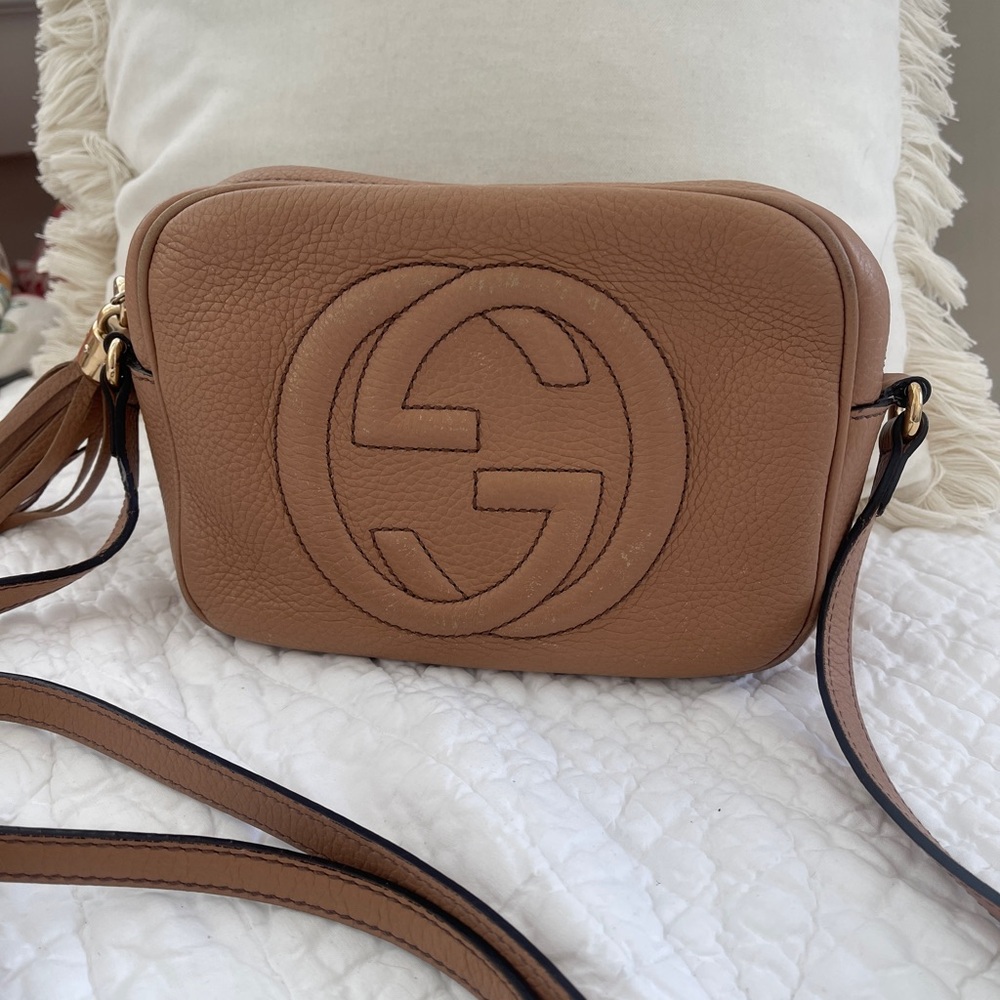✔️SOLD✔️ GUCCI Pebbled Calfskin Small Soho Disco Bag Rose Beige
